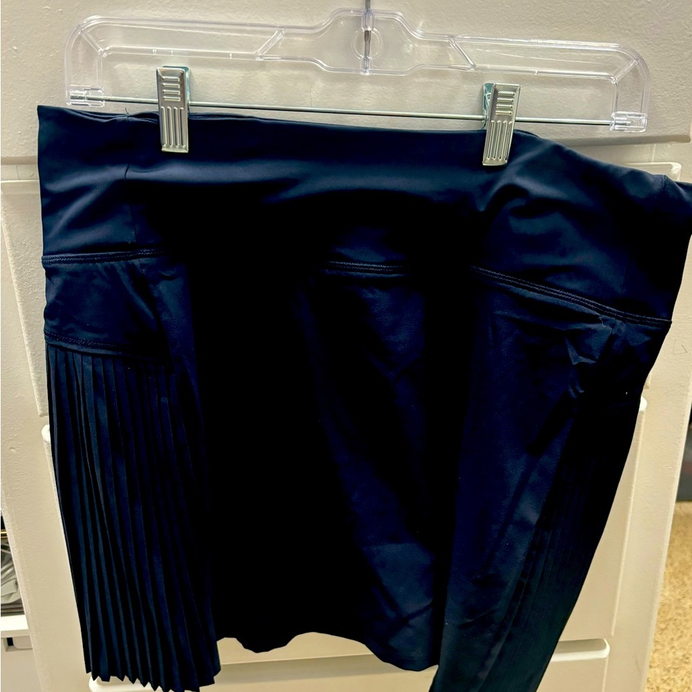 ATHLETA  tennis skort. Navy. Size M